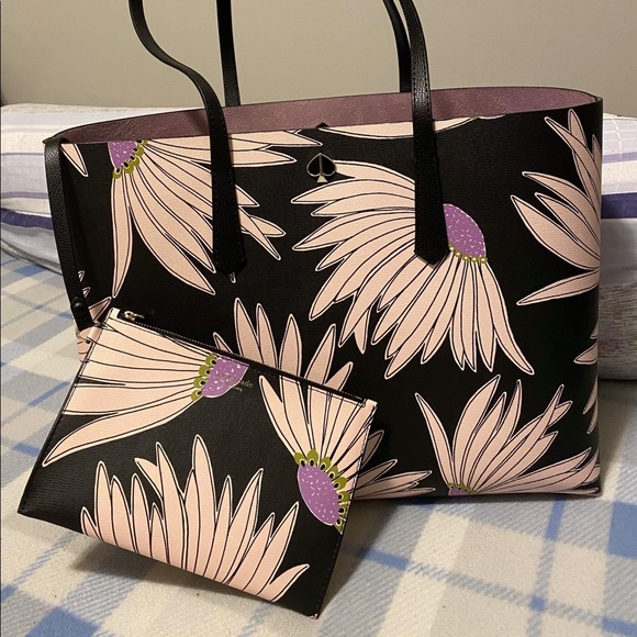 Kate Spade Molly Ring Flower Large Tote - Picture 3 of 8